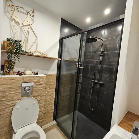 מלון Maison De Houlgataise
